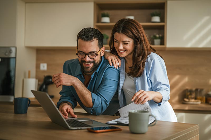 feature-mobile-banking couple doing mobile banking on laptop